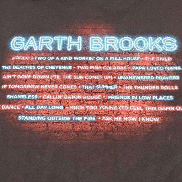 GARTH BROOKS black tee shirt. No size tag. Believe its M/L - Picture 4 of 6